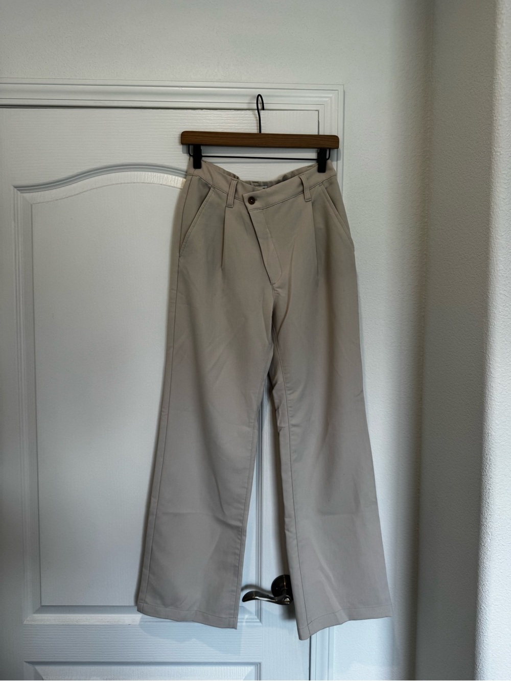 Abercrombie & Fitch Light Khaki Wide-Leg Chinos
